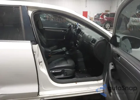 2013 Volkswagen Jetta 2.5L Sel z USA, uszkodzony, nr VIN 3VWLX7AJ7DM364845